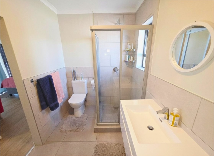 To Let 5 Bedroom Property for Rent in Sandown Western Cape